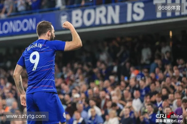 懂球妹采访：她是切尔西球迷，最喜欢阿扎尔和坎特